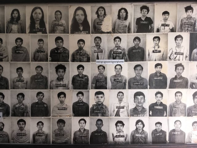 Au musée du génocide de Tuol Sleng (S-21) à Phnom Penh, où environ 17 000 prisonniers ont été interrogés, torturés et tués.