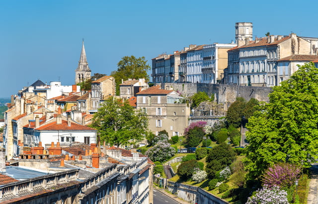 Le conseil départemental de Charente est situé à Angoulême.
