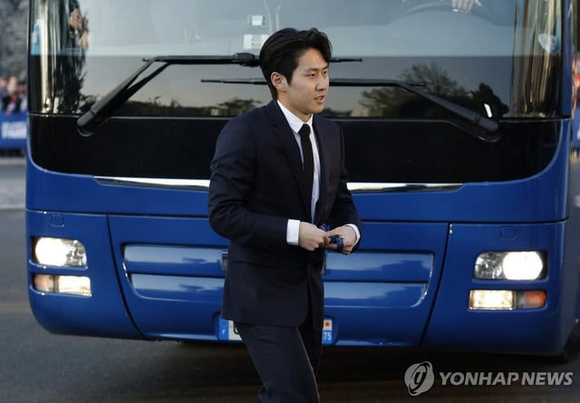 Lee Kang-in of Paris Saint-Germain arrives at Parc des Princes in Paris before the first leg of the quarterfinals at the UEFA Champions League against Aston Villa on April 9, 2025, in this Action Images photo via Reuters. (Yonhap)