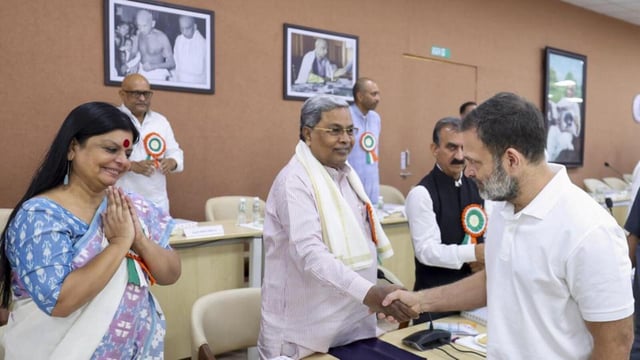 Leader of Opposition in Lok Sabha Rahul Gandhi with Karnataka CM Siddaramaiah during the CWC meeting in Ahmedabad. (PTI)