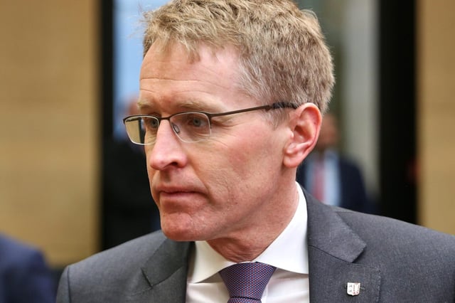 Verfassungswidriger Haushalt: Schleswig-Holsteins Ministerpräsident Daniel Günther (CDU) erlebte eine schwere Schlappe vor dem Landesverfassungsgericht.