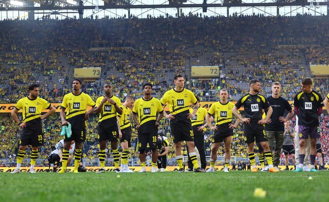 Soccer Football - Bundesliga - Borussia Dortmund v 1. FSV Mainz 05 - Signal Iduna Park, Dortmund, Germany - May 27, 2023 Borussia Dortmund's Julien Duranville, Emre Can, Sebastien Haller, Youssoufa Moukoko and Niklas Suele look dejected after the match REUTERS/Wolfgang Rattay DFL REGULATIONS PROHIBIT ANY USE OF PHOTOGRAPHS AS IMAGE SEQUENCES AND/OR QUASI-VIDEO.