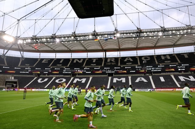 Soccer Football - Europa League - Tottenham Hotspur Training - Deutsche Bank Park, Frankfurt, Germany - April 16, 2025 Tottenham Hotspur players during training REUTERS/Kai Pfaffenbach