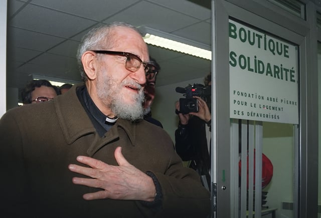 Le Vatican informé des agissements de l’abbé Pierre dès «l'automne 1955», selon un livre enquête