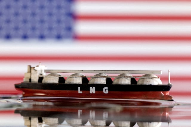 Model of LNG tanker is seen in front of the U.S. flag in this illustration taken May 19, 2022. REUTERS/Dado Ruvic/Illustration/File Photo