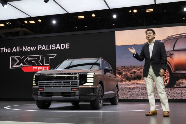Hyundai Motor and its independent Genesis brand's chief designer Lee Sang-yup gives a briefing on the all-new Palisade SUV during the press day of the New York International Auto Show on April 16, 2025, in this photo provided by Hyundai Motor Co. (PHOTO NOT FOR SALE) (Yonhap)