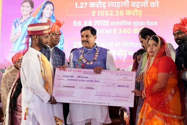 During the programme he transferred ₹1552.38 crore into the accounts of 1.27 crore Ladli Behanas