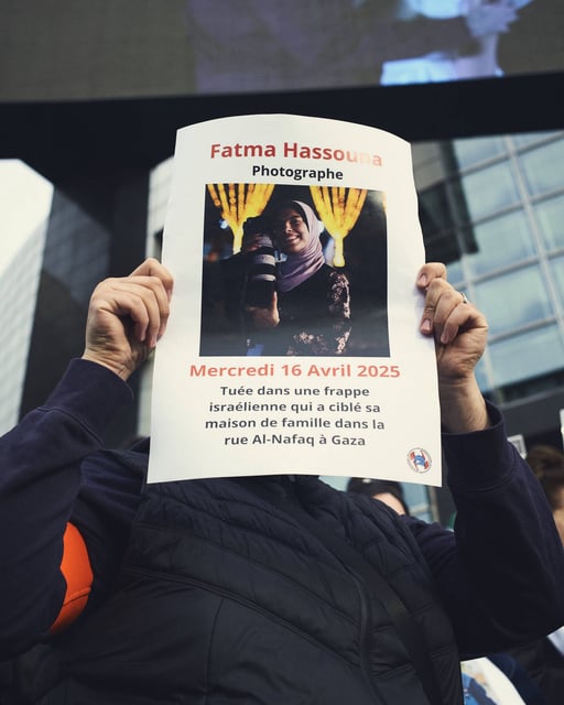 Lors du rassemblement de journalistes en soutien à leurs confrères de Gaza tués, à Paris le 16 avril 2025.