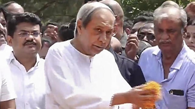 Biju Janata Dal president Naveen Patnaik pays floral tribute to his father and former Odisha chief minister Biju Patnaik on his death anniversary in Bhubaneswar on April 17 (PTI)