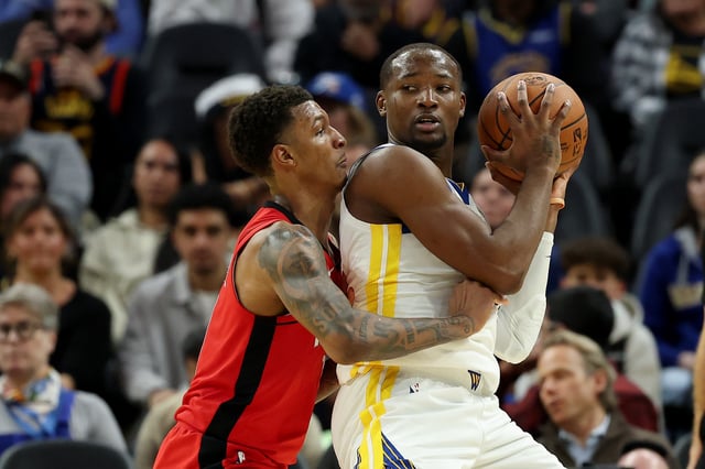 SAN FRANCISCO, CALIFORNIA - DECEMBER 05: Jonathan Kuminga #00 of the Golden State Warriors is guarded by Jabari Smith Jr. #10 of the Houston Rockets in the second half at Chase Center on December 05, 2024 in San Francisco, California. NOTE TO USER: User expressly acknowledges and agrees that, by downloading and/or using this photograph, user is consenting to the terms and conditions of the Getty Images License Agreement. (Photo by Ezra Shaw/Getty Images)
