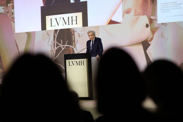 Bernard Arnault lors de l'assemblée générale annuelle des actionnaires de LVMH au Carrousel du Louvre, à Paris, le 17 avril.
