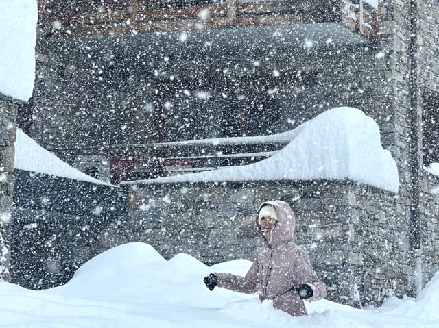 Les images des énormes chutes de neige qui ont frappé les Alpes