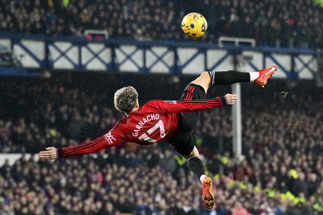 Alejandro Garnacho of Manchester United scores the team&#39;s first goal the Premier League match between Everton FC and Manchester United at Goodison Park on November 26, 2023 in Liverpool, England.