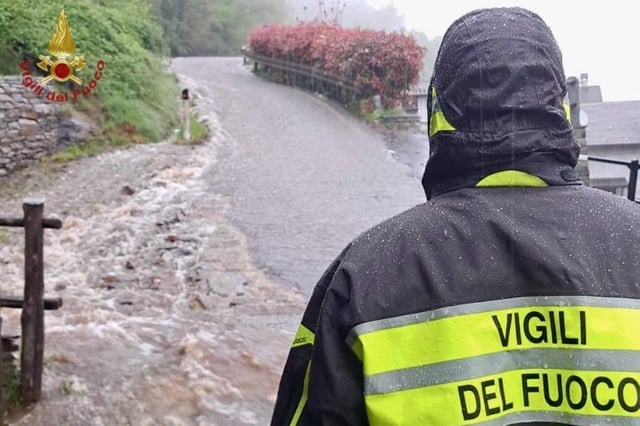 Feuerwehrleute waren in Piemont gegen die Wassermassen im Einsatz