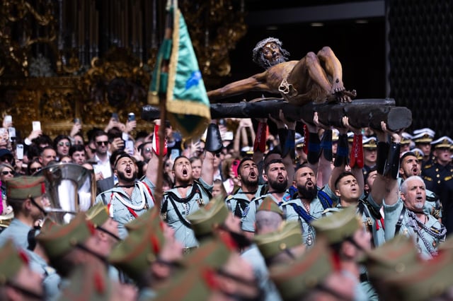 Traslado del Cristo de Mena