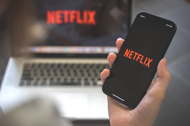 Cette hausse des prix en France survient après une augmentation des tarifs aux États-Unis en début d’année.