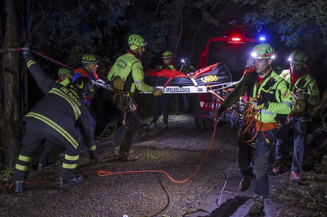 Rescuers recoup the body of one of the victims of a cable car carrying tourists south of Naples which crashed after the cable snapped, killing at least four people and injuring one in Castellamare di Stabia, near Naples, Italy, Thursday, April 17, 2025. (AP Photo/Salvatore Laporta)
