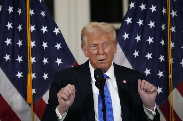 El presidente de EEUU, Donald Trump, en una cena con senadores republicanos en Mar-a-Lago.