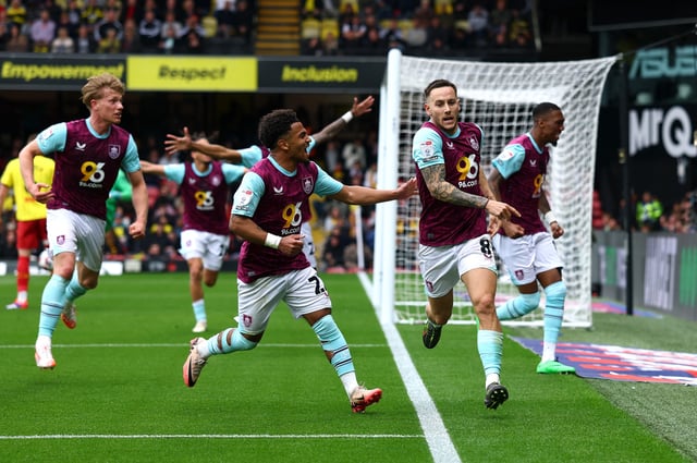 Soccer Football - Championship - Watford v Burnley - Vicarage Road, Watford, Britain - April 18, 2025 Burnley's Josh Brownhill celebrates scoring their second goal with teammates Action Images/Matthew Childs EDITORIAL USE ONLY. NO USE WITH UNAUTHORIZED AUDIO, VIDEO, DATA, FIXTURE LISTS, CLUB/LEAGUE LOGOS OR 'LIVE' SERVICES. ONLINE IN-MATCH USE LIMITED TO 120 IMAGES, NO VIDEO EMULATION. NO USE IN BETTING, GAMES OR SINGLE CLUB/LEAGUE/PLAYER PUBLICATIONS. PLEASE CONTACT YOUR ACCOUNT REPRESENTATIVE FOR FURTHER DETAILS..