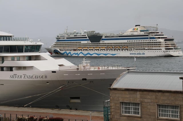 Dos cruceros se vieron obligados a escalar en Vigo este Viernes Santo.