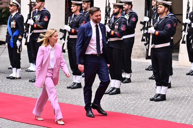 Giorgia Meloni rencontre le vice-président des États-Unis, JD Vance, le 18 avril, à Rome.