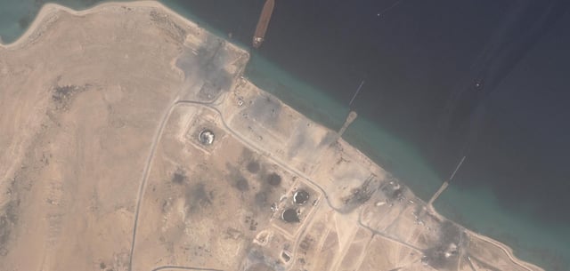 Satellitenbild zeigt die Folgen von US-Luftangriffen auf den Ölhafen Ras Isa im Jemen
