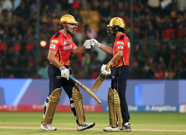 Cricket - Indian Premier League - IPL - Royal Challengers Bengaluru v Punjab Kings - M. Chinnaswamy Stadium, Bengaluru, India - April 18, 2025 Royal Challengers Bengaluru's Marcus Stoinis and Nehal Wadhera celebrate after the match REUTERS/Stringer