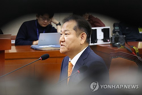 Former Interior and Safety Minister Lee Sang-min (Yonhap)