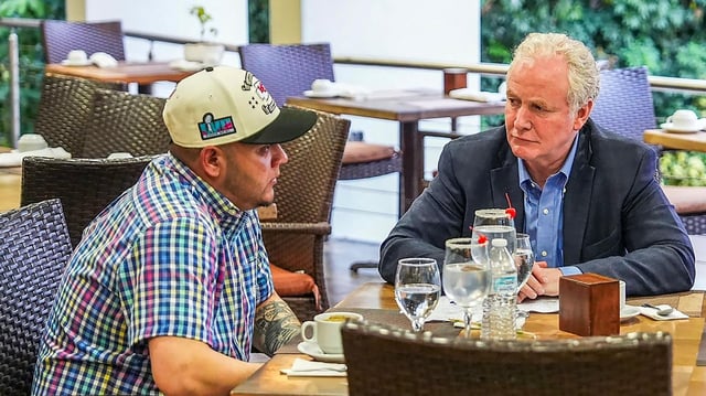Kilmar Abrego Garcia und Chris Van Hollen auf einem vom salvadorianschen Präsidenten verbreiteten Bild