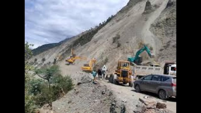 Traffic remained suspended on the Kishtwar-Paddar road, connecting the Machail Mata shrine for the third day on Saturday. (HT File Photo)