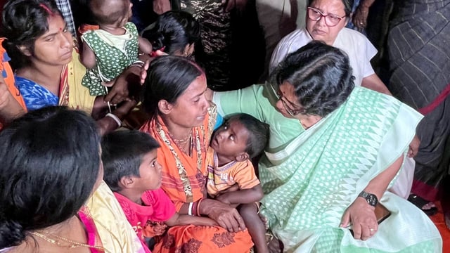 National Commission for Women (NCW) Chairperson Vijaya Rahatkar meets the families affected by the Murshidabad violence at a shelter home in Malda on Friday. 