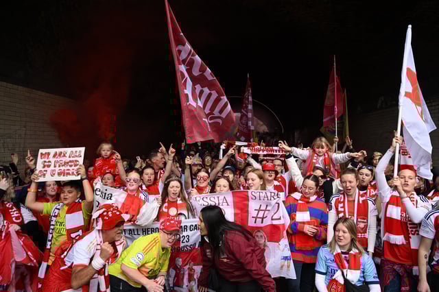 Soccer Football - Women's Champions League - Semi Final - First Leg - Arsenal v Olympique Lyonnais - Emirates Stadium, London, Britain - April 19, 2025 Arsenal fans outside the stadium before the match REUTERS/Jaimi Joy