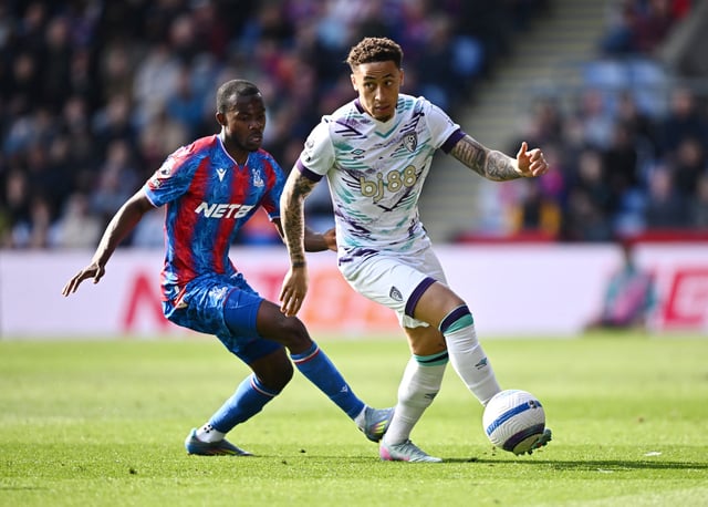 Soccer Football - Premier League - Crystal Palace v AFC Bournemouth - Selhurst Park, London, Britain - April 19, 2025 Crystal Palace's Tyrick Mitchell in action with AFC Bournemouth's Marcus Tavernier REUTERS/Dylan Martinez EDITORIAL USE ONLY. NO USE WITH UNAUTHORIZED AUDIO, VIDEO, DATA, FIXTURE LISTS, CLUB/LEAGUE LOGOS OR 'LIVE' SERVICES. ONLINE IN-MATCH USE LIMITED TO 120 IMAGES, NO VIDEO EMULATION. NO USE IN BETTING, GAMES OR SINGLE CLUB/LEAGUE/PLAYER PUBLICATIONS. PLEASE CONTACT YOUR ACCOUNT REPRESENTATIVE FOR FURTHER DETAILS..