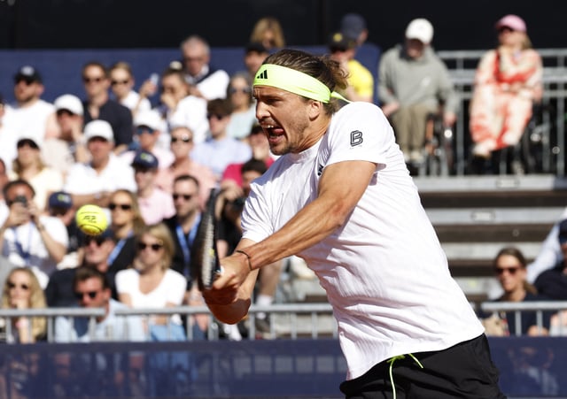 Tennis - ATP 500 - Munich Open - MTTC Iphitos, Munich, Germany - April 19, 2025 Germany's Alexander Zverev in action during his semi final match against Hungary's Fabian Marozsan REUTERS/Michaela Stache