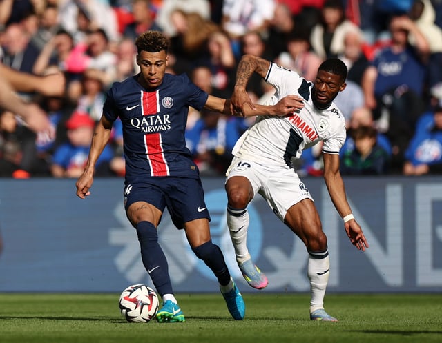 Soccer Football - Ligue 1 - Paris St Germain v Le Havre - Parc des Princes, Paris, France - April 19, 2025 Paris Saint-Germain's Desire Doue in action with Le Havre's Josue Casimir REUTERS/Sarah Meyssonnier