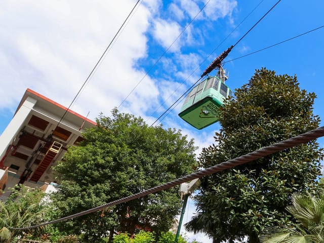 CASTELLAMMARE DI STABIA, CAMPANIA, ITALY - 2025/04/18: One of the cabins of the Faito cable car, in Castellammare di Stabia, from which tourists were lowered by a rope, after one of the cable cars broke and a cabin fell, causing the death of 4 people. The victims are the cable car operator and three foreign tourists, two of whom are British and one Israeli. (Photo by Carmine Sabato/KONTROLAB/LightRocket via Getty Images)