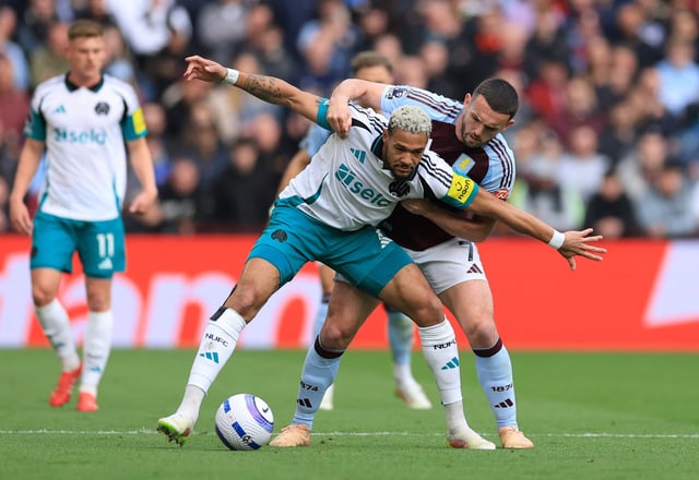 Soccer Football - Premier League - Aston Villa v Newcastle United - Villa Park, Birmingham, Britain - April 19, 2025 Newcastle United's Joelinton in action with Aston Villa's John McGinn Action Images via Reuters/Andrew Boyers EDITORIAL USE ONLY. NO USE WITH UNAUTHORIZED AUDIO, VIDEO, DATA, FIXTURE LISTS, CLUB/LEAGUE LOGOS OR 'LIVE' SERVICES. ONLINE IN-MATCH USE LIMITED TO 120 IMAGES, NO VIDEO EMULATION. NO USE IN BETTING, GAMES OR SINGLE CLUB/LEAGUE/PLAYER PUBLICATIONS. PLEASE CONTACT YOUR ACCOUNT REPRESENTATIVE FOR FURTHER DETAILS..