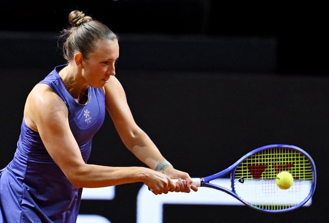 Tennis - WTA 500 - Stuttgart Tennis Grand Prix - Porsche Arena, Stuttgart, Germany - April 19, 2025 Belgium's Elise Mertens in action during her quarter final match against Belarus' Aryna Sabalenka REUTERS/Angelika Warmuth