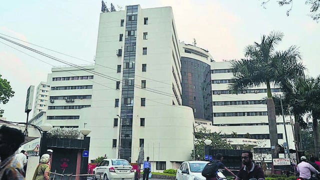 FIR filed against Dr Sushrut Ghaisas who was associated with Deenanath Mangeshkar Hospital (in pic) during the time when pregnant woman was allegedly denied admission and reportedly led to her death later. (HT FILE)