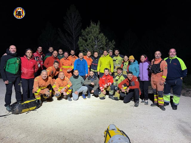 El rescate a los cuatro hombres en una cueva en Vallada, en imágenes