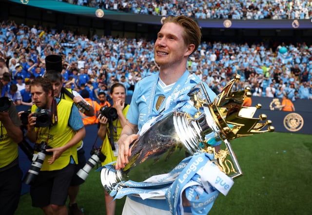 Soccer Football - Premier League - Manchester City v West Ham United - Etihad Stadium, Manchester, Britain - May 19, 2024  Manchester City's Kevin De Bruyne celebrates with the trophy after winning the Premier League Action Images via Reuters/Lee Smith/File Photo