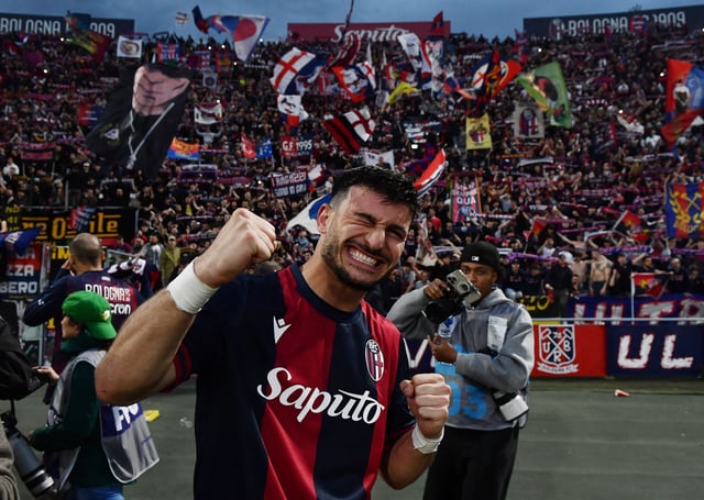 Soccer Football - Serie A - Bologna v Inter Milan - Stadio Renato Dall'Ara, Bologna, Italy - April 20, 2025 Bologna's Riccardo Orsolini celebrates after the match REUTERS/Jennifer Lorenzini