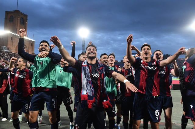Soccer Football - Serie A - Bologna v Inter Milan - Stadio Renato Dall'Ara, Bologna, Italy - April 20, 2025 Bologna's Riccardo Orsolini celebrates with teammates after the match REUTERS/Jennifer Lorenzini