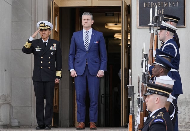Le secrétaire à la Défense des États-Unis, Pete Hegseth, au Pentagone à Washington, D.C., États-Unis, le 16 avril 2025.