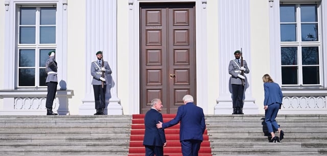Bestimmt bald eine Frau die Geschickte in Schloss Bellevue? Hier Amtsinhaber Steinmeier mit Abdullah II. Ibn Al-Hussein (links), König von Jordanien