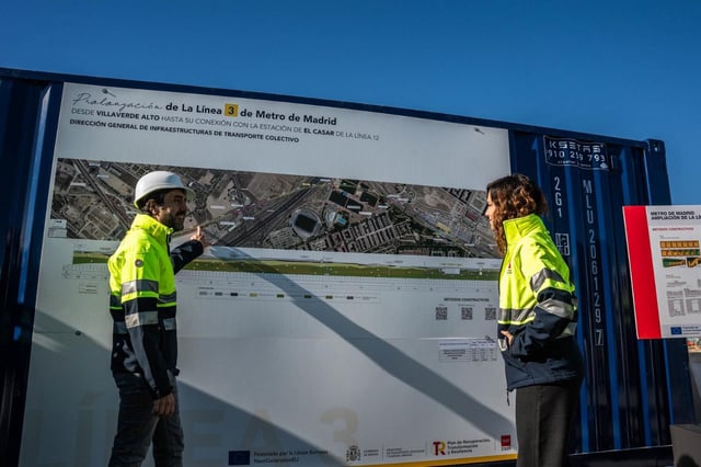 La presidenta de la Comunidad de Madrid, Isabel Díaz Ayuso, durante su visita para comprobar el estado de las obras de ampliación de la línea 3 de Metro de Madrid, a 20 de febrero de 2024, en Getafe, Madrid (España).
