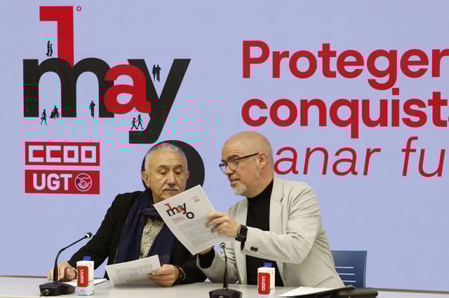 Los secretarios generales de UGT, Pepe Álvarez, y de CCOO, Unai Sordo, en la rueda de prensa de presentación de los actos del Primero de Mayo, este lunes en Madrid.