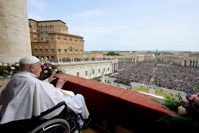 Le pape François lors de sa traditionnelle bénédiction «Urbi et orbi» sur le balcon de la basilique Saint-Pierre, dimanche 20 avril 2025.