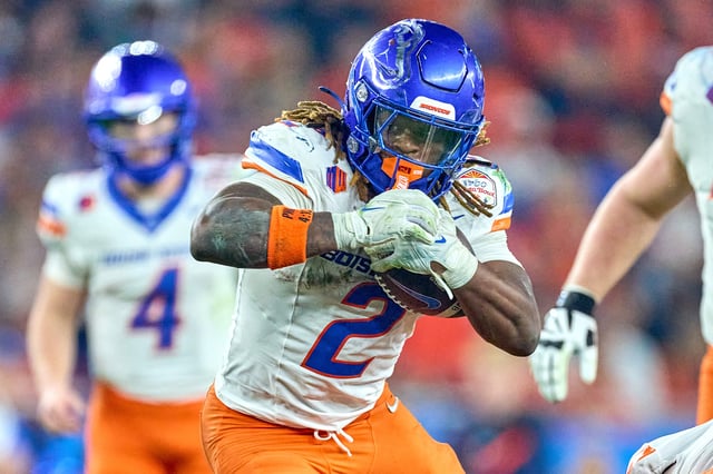 GLENDALE, ARIZONA – DECEMBER 31: Boise State Broncos running back Ashton Jeanty (2) runs with the football in action during the 2024 Vrbo Fiesta Bowl between the Penn State Nittany Lions and Boise State Broncos at State Farm Stadium on December 31, 2024 in Glendale, Arizona. (Photo by Robin Alam/ISI Photos/Getty Images)