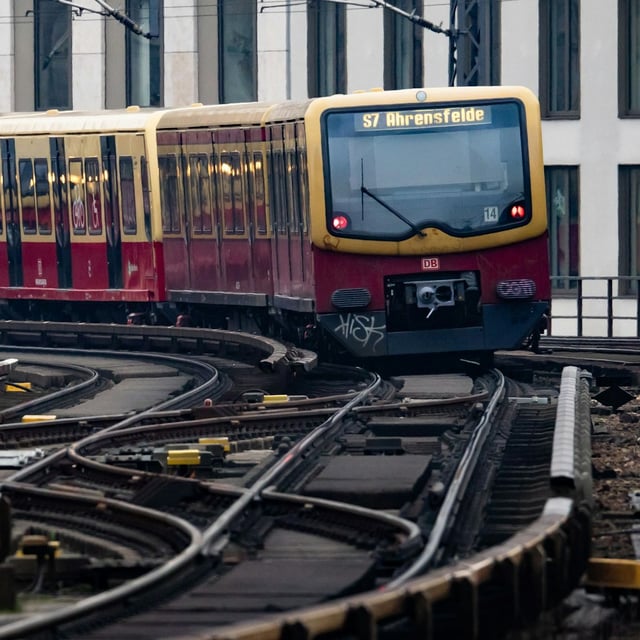 Die Bauarbeiten bei der Berliner S-Bahn verzögern sich.